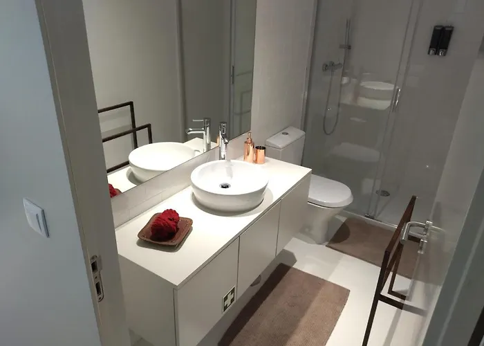 Cais Pedras Patio - With Washer And Dryer Machine דירה *